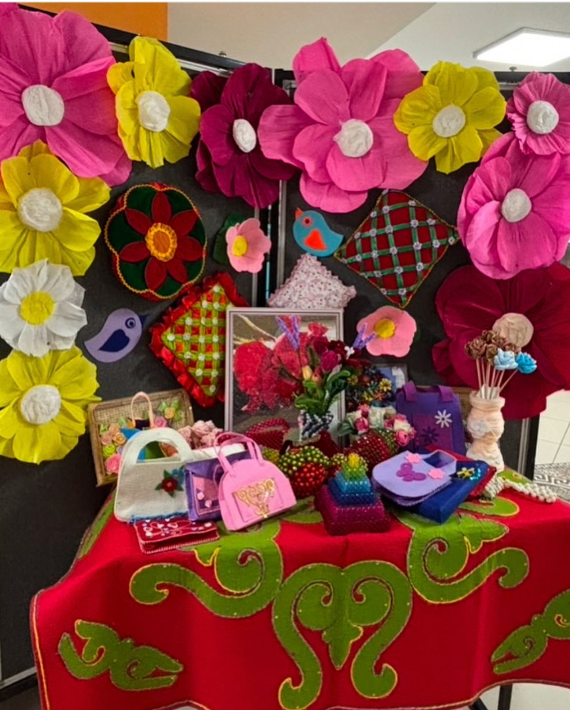 Выставка детских рисунков «8 марта – мамин праздник!»