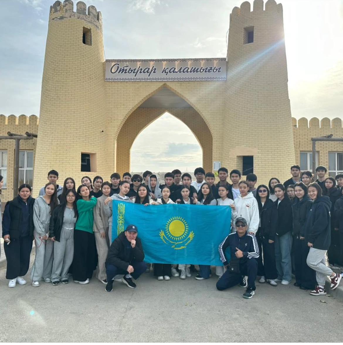 Күзгі каникул кезінде гимназия оқушылары Түркістан қаласына танымдық экскурсия жасап келді